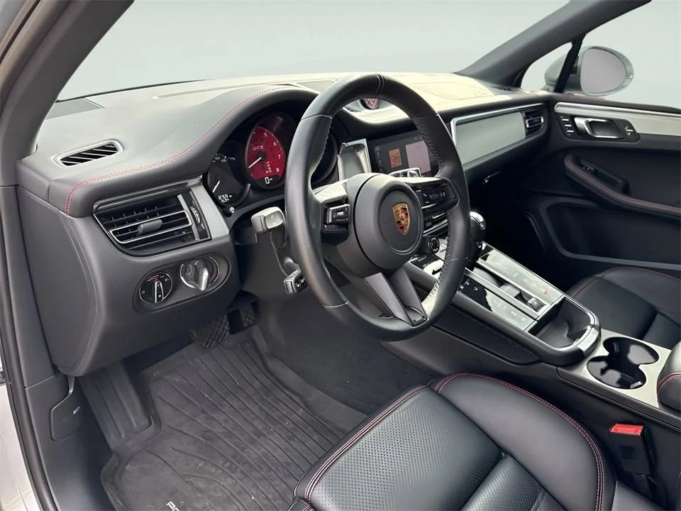 2024 Porsche Macan GTS - Image 17 of 18