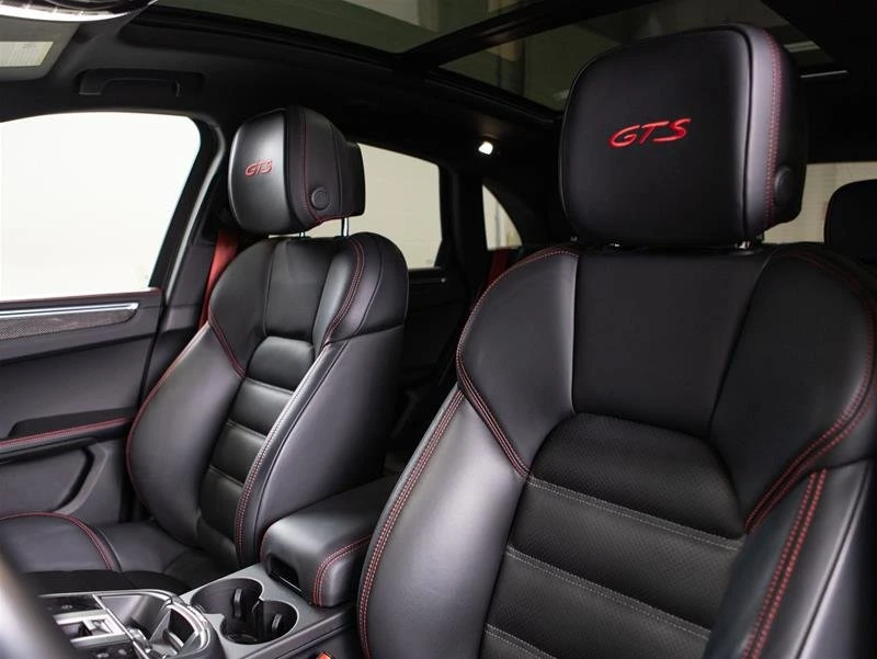 2024 Porsche Macan GTS - Image 9 of 13