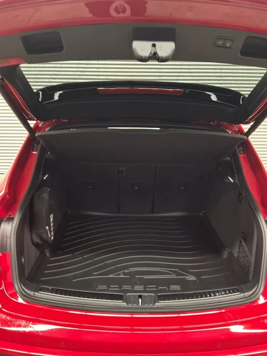 2024 Porsche Macan GTS - Image 10 of 18