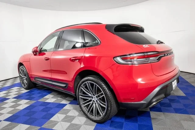 2024 Porsche Macan - Image 7 of 15