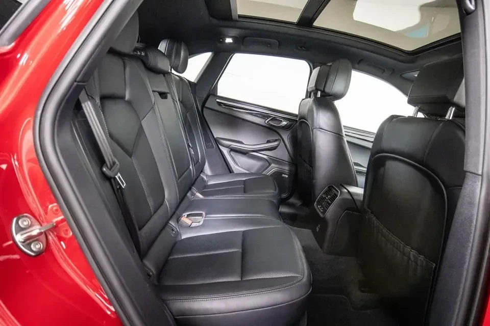 2024 Porsche Macan - Image 10 of 20
