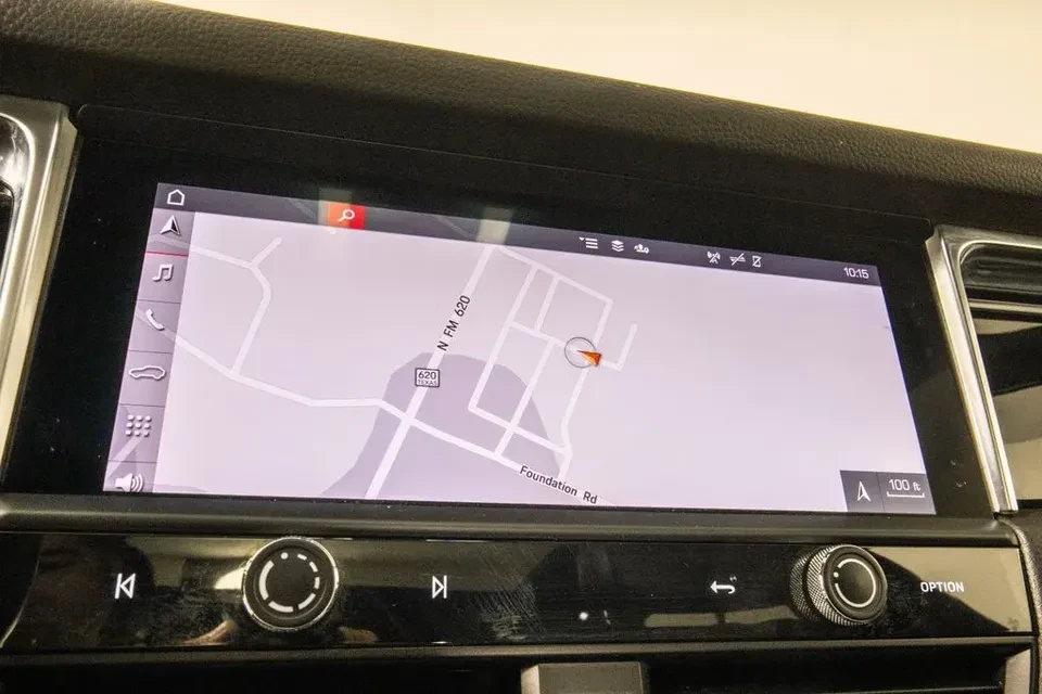 2024 Porsche Macan - Image 17 of 20