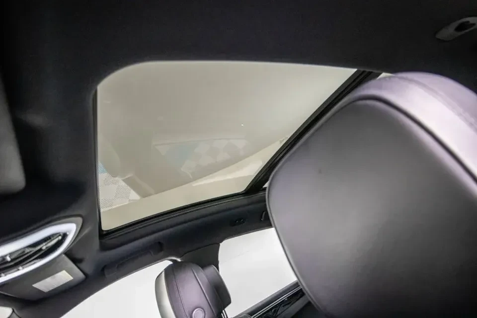2024 Porsche Macan - Image 20 of 20