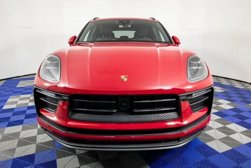 2024 Porsche Macan - Image 2 of 20