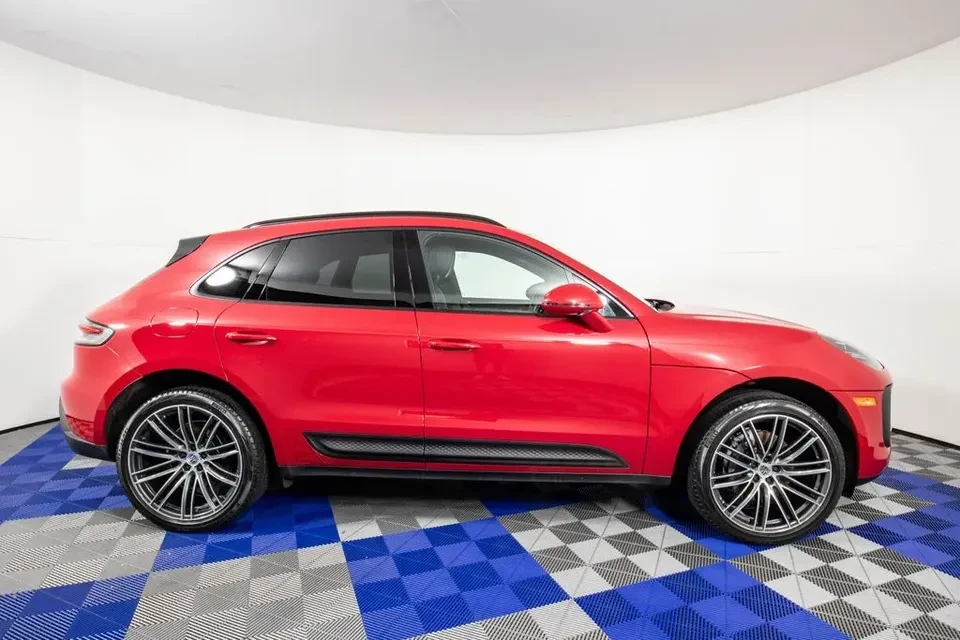 2024 Porsche Macan - Image 7 of 20
