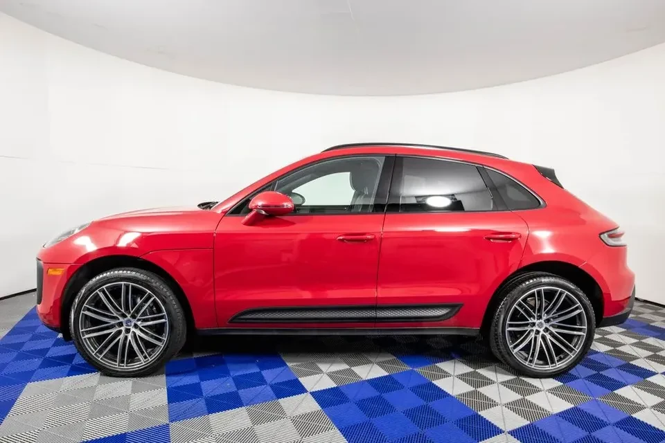 2024 Porsche Macan - Image 8 of 20