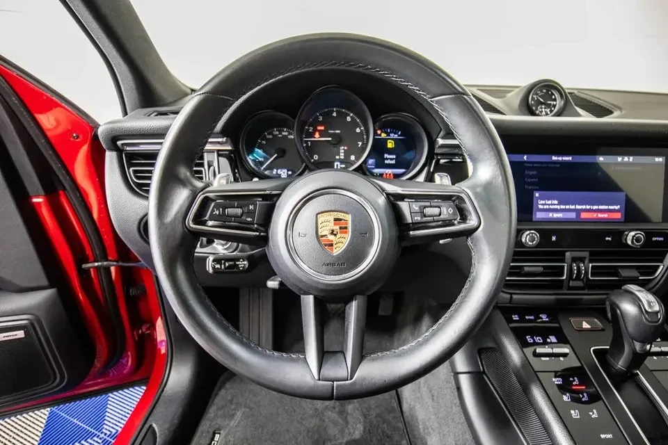 2024 Porsche Macan - Image 15 of 20