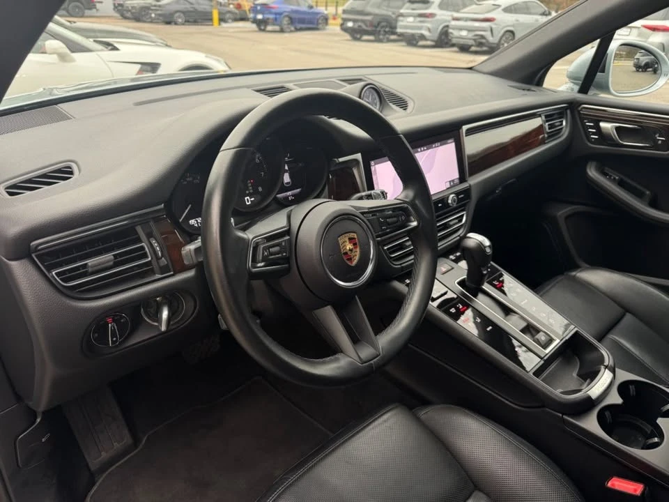2024 Porsche Macan - Image 18 of 20