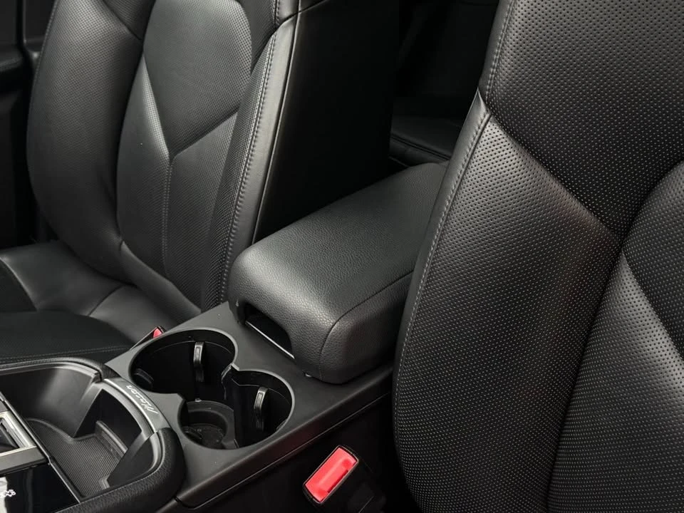 2024 Porsche Macan - Image 13 of 20