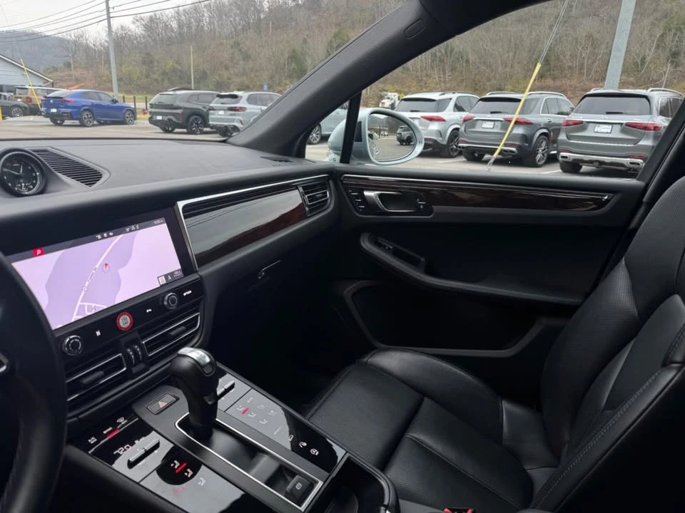 2024 Porsche Macan - Image 19 of 20