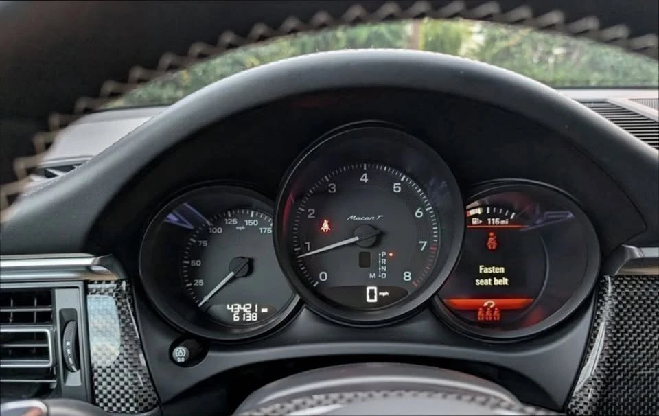 2024 Porsche Macan T - Image 17 of 20