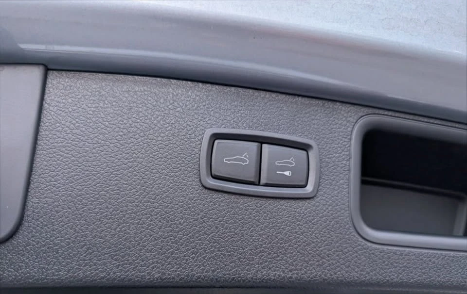 2024 Porsche Macan T - Image 9 of 20
