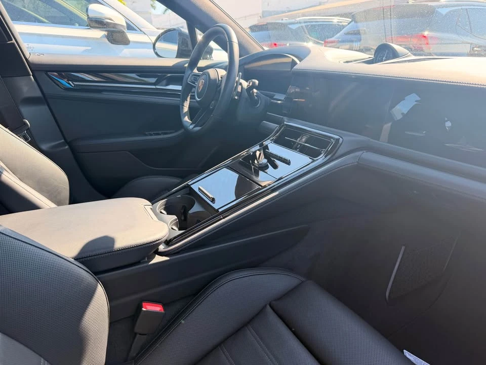 2024 Porsche 976 Panamera - Image 6 of 6