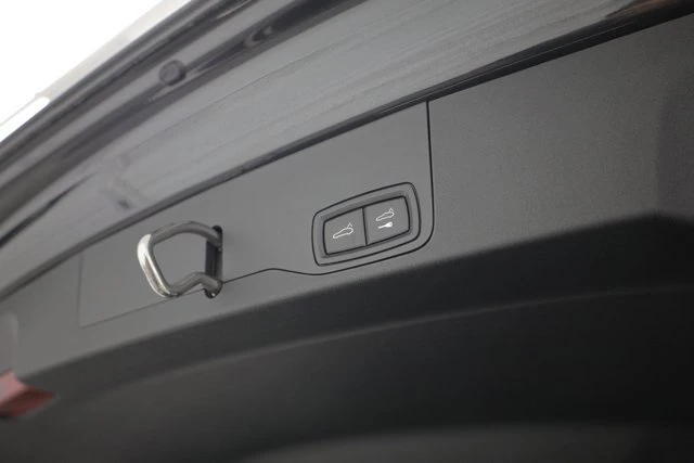 2024 Porsche Taycan - Image 15 of 20