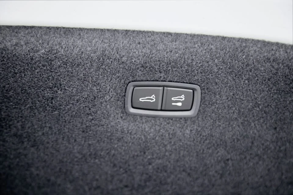 2024 Porsche Taycan - Image 16 of 20