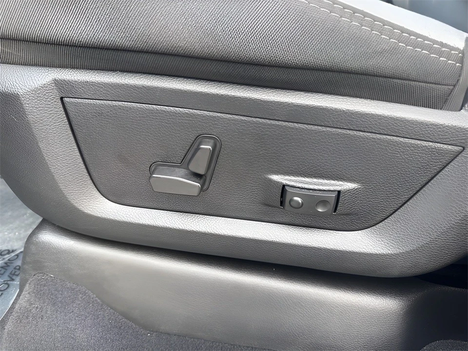 2024 Ram 2500 - Image 10 of 12