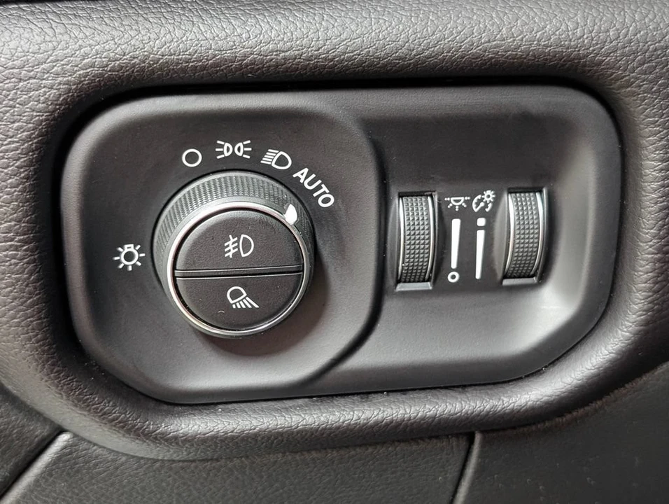 2024 Ram 2500 - Image 15 of 31