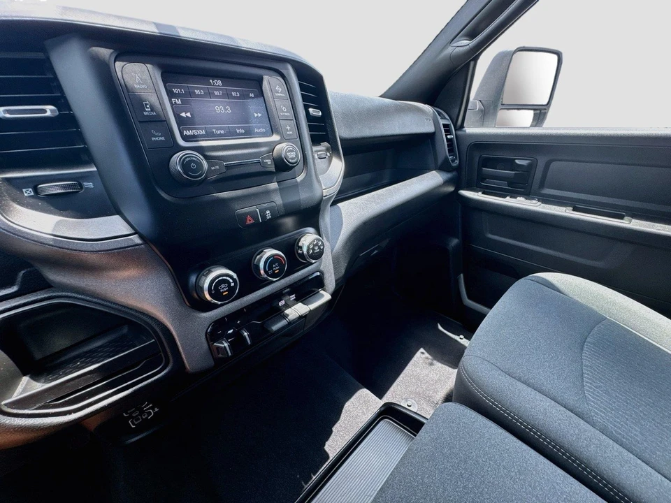 2024 Ram 2500 - Image 16 of 31