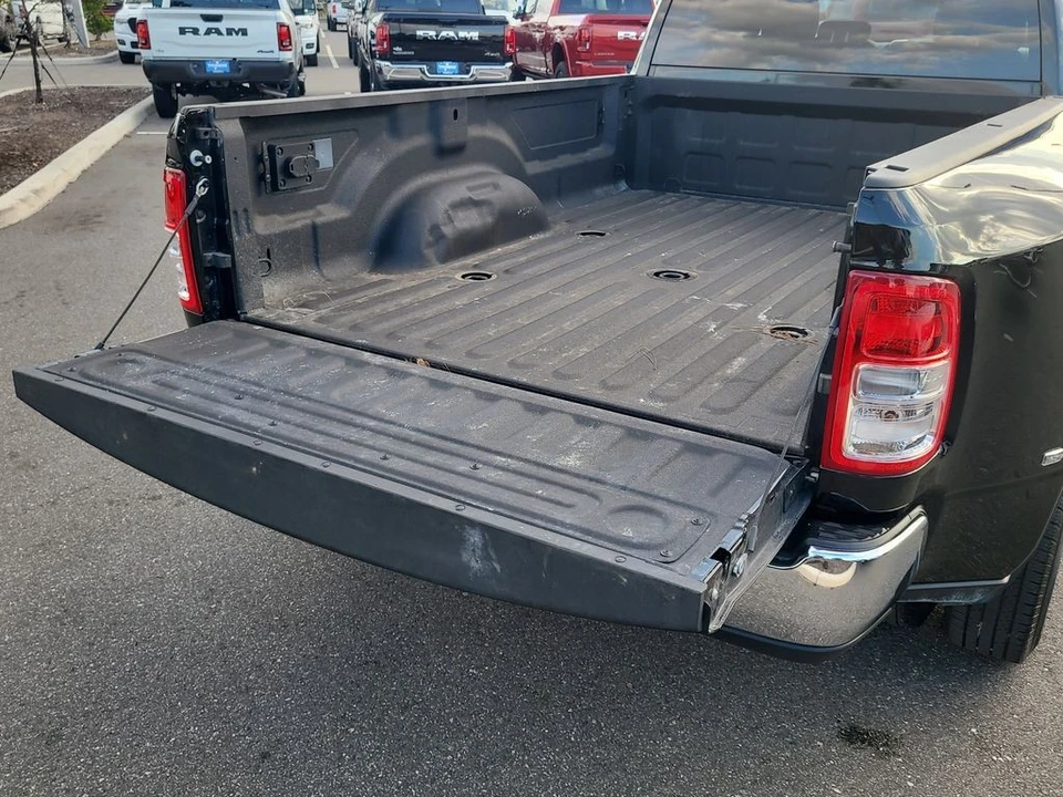 2024 Ram 3500 - Image 9 of 12