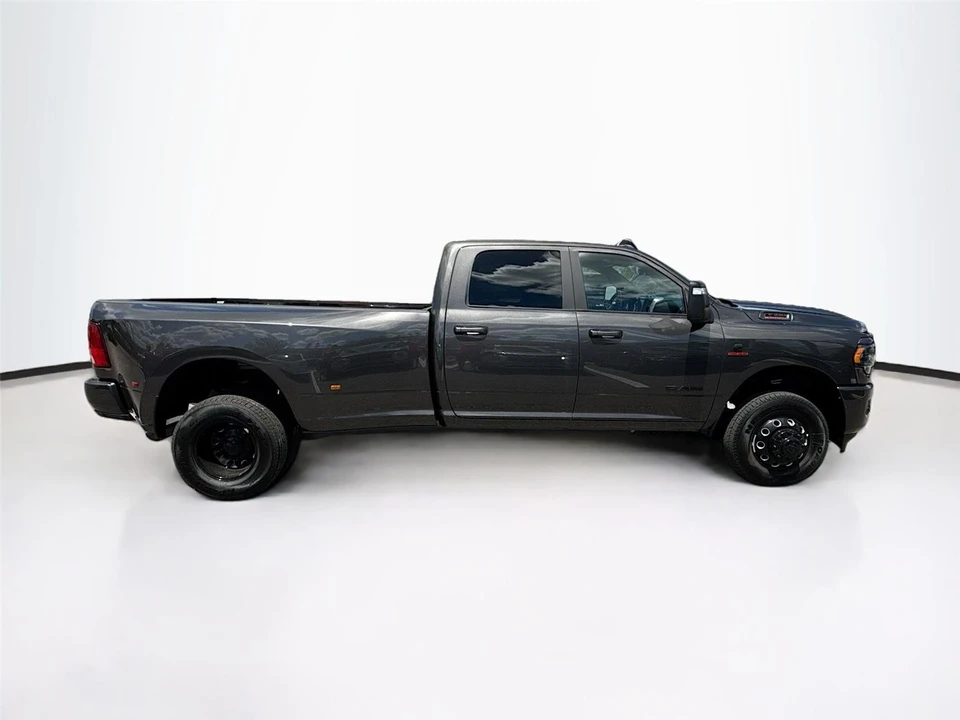 2024 Ram 3500 - Image 25 of 31