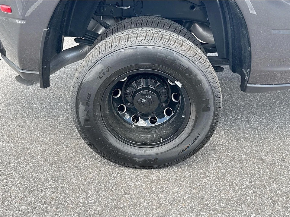 2024 Ram 3500 - Image 27 of 31