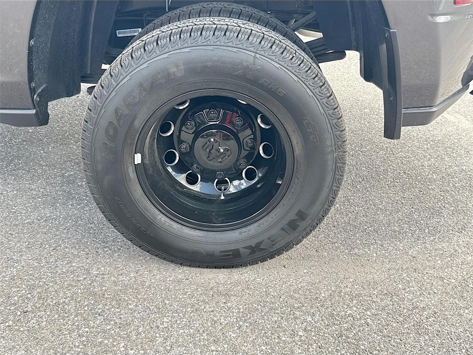 2024 Ram 3500 - Image 23 of 31