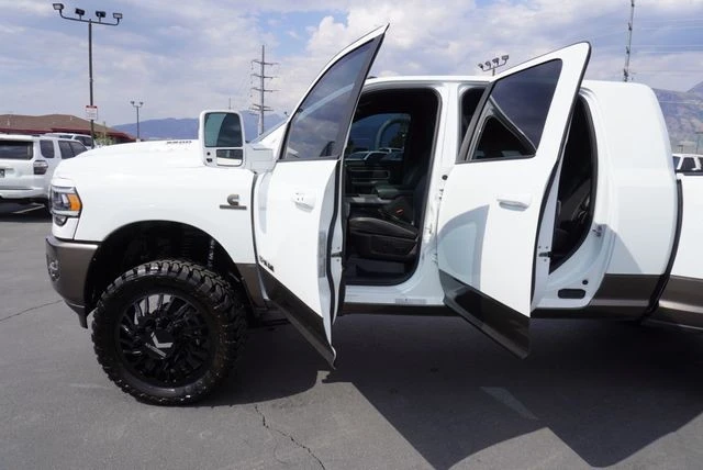 2024 Ram 3500 - Image 25 of 31
