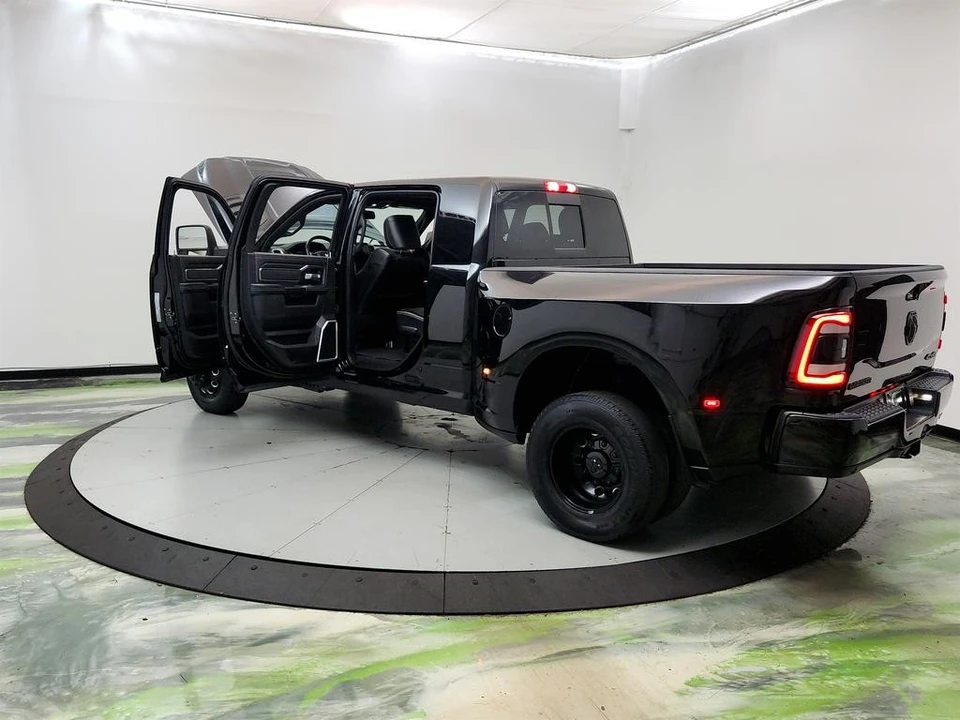 2024 Ram 3500 - Image 12 of 31