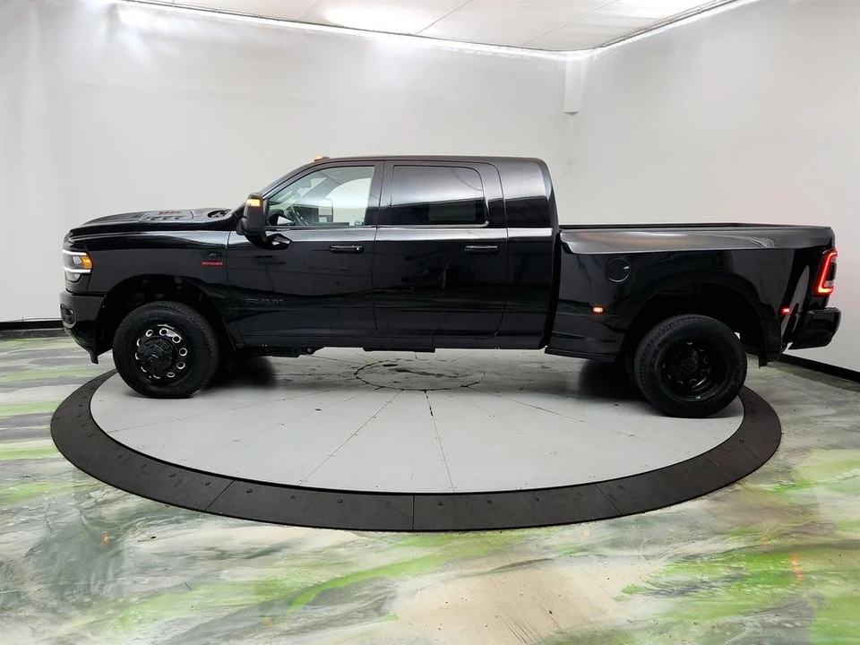 2024 Ram 3500 - Image 8 of 31