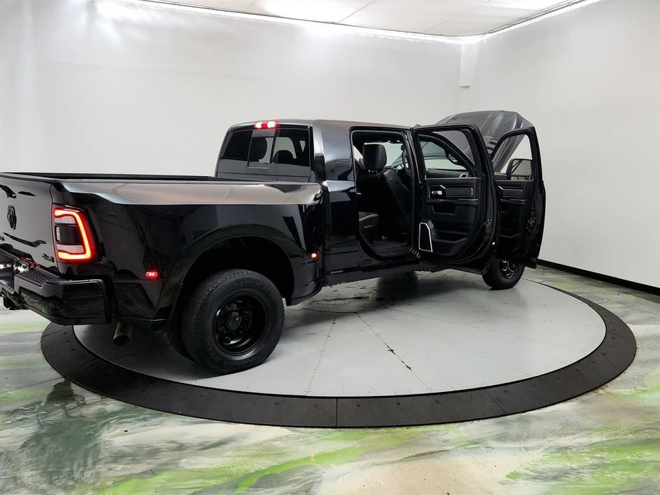 2024 Ram 3500 - Image 11 of 31
