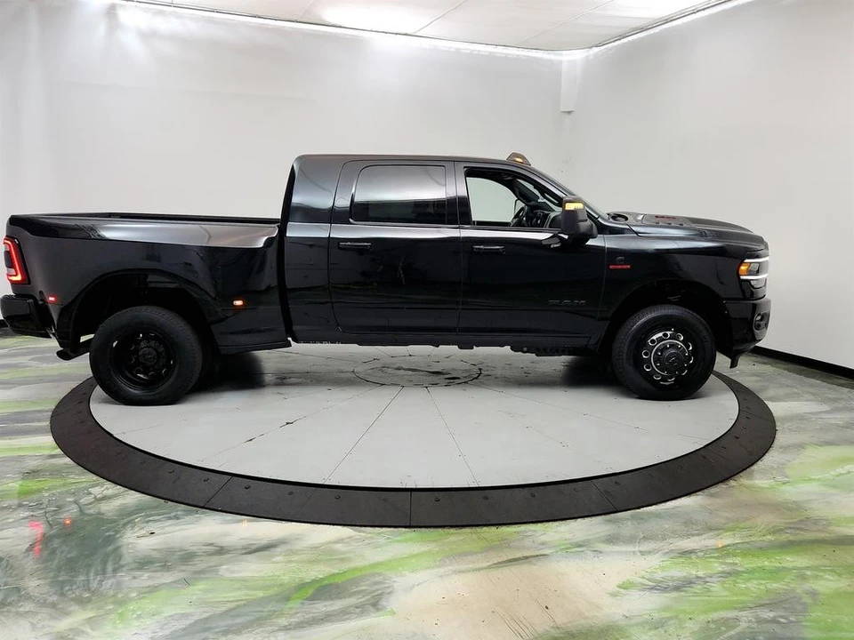 2024 Ram 3500 - Image 4 of 31