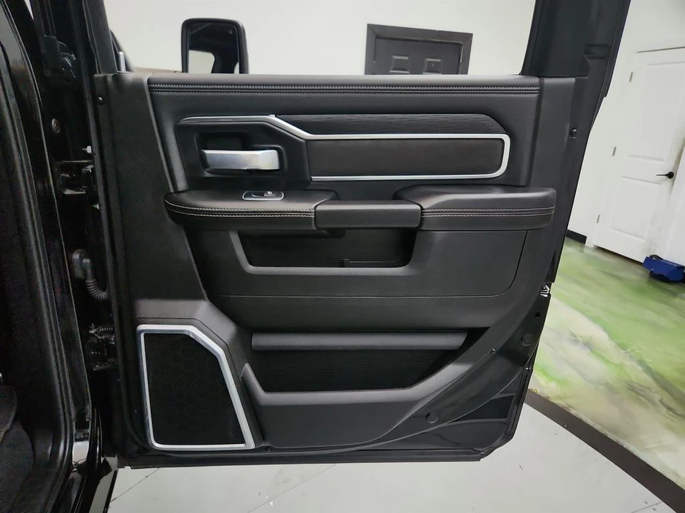 2024 Ram 3500 - Image 29 of 31