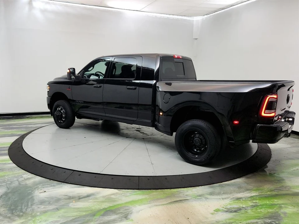 2024 Ram 3500 - Image 7 of 31