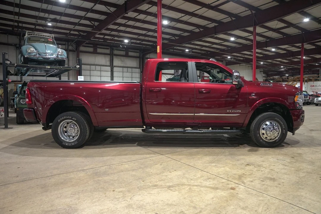 2024 Ram 3500 - Image 10 of 31