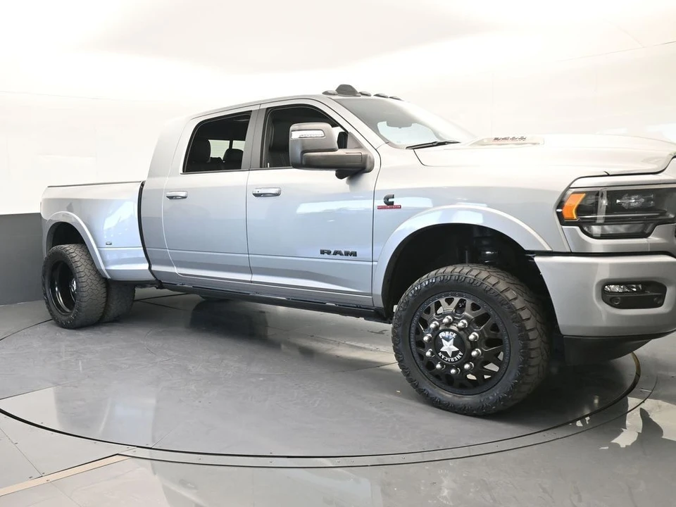 2024 Ram 3500 - Image 8 of 12