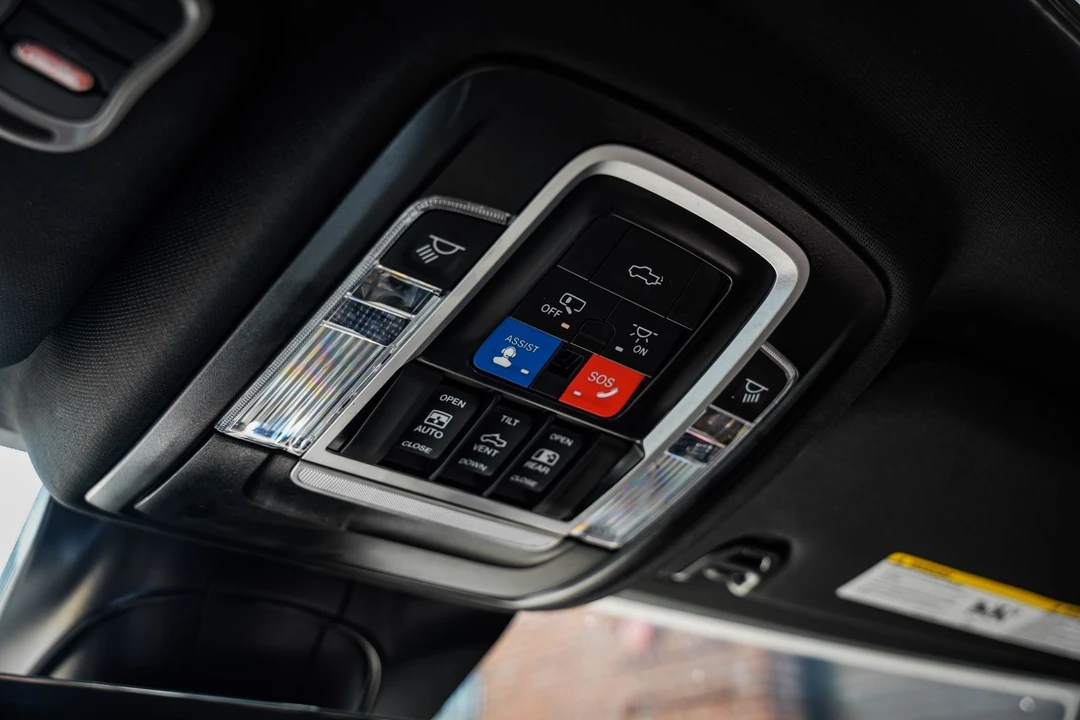 2024 Ram 3500 - Image 12 of 31