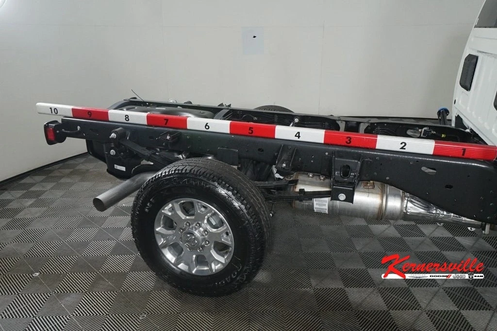 2024 Ram 3500 - Image 7 of 21