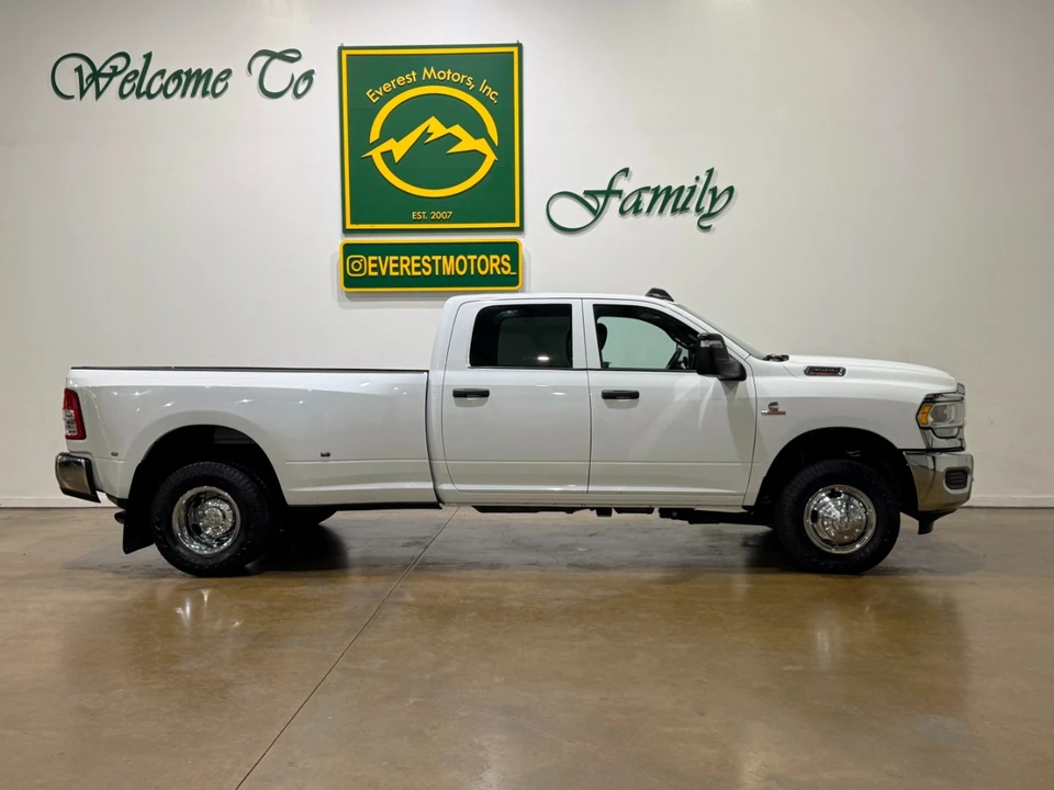2024 Ram 3500 - Image 9 of 31