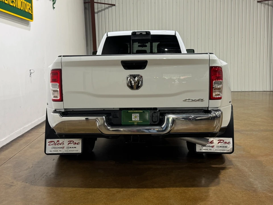 2024 Ram 3500 - Image 7 of 31