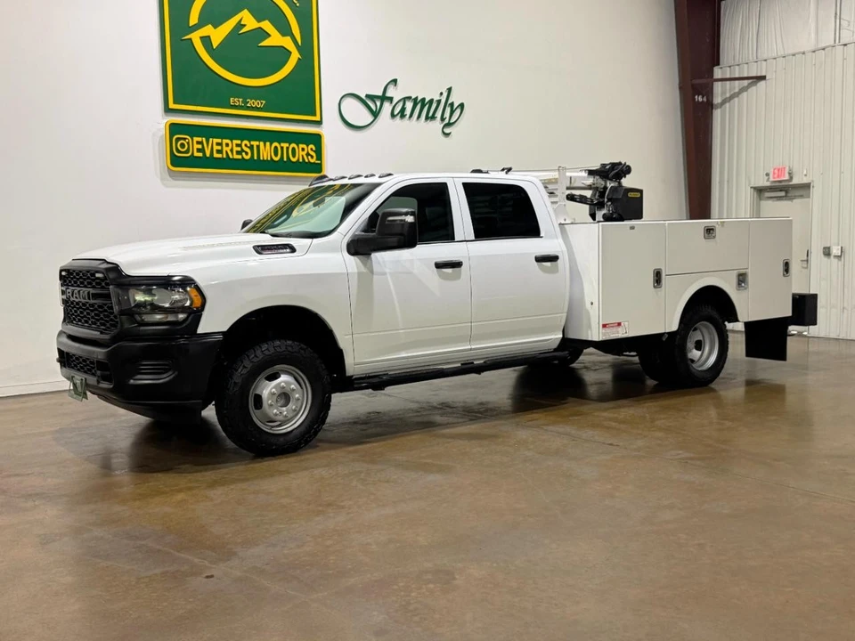 2024 Ram 3500 - Image 3 of 31