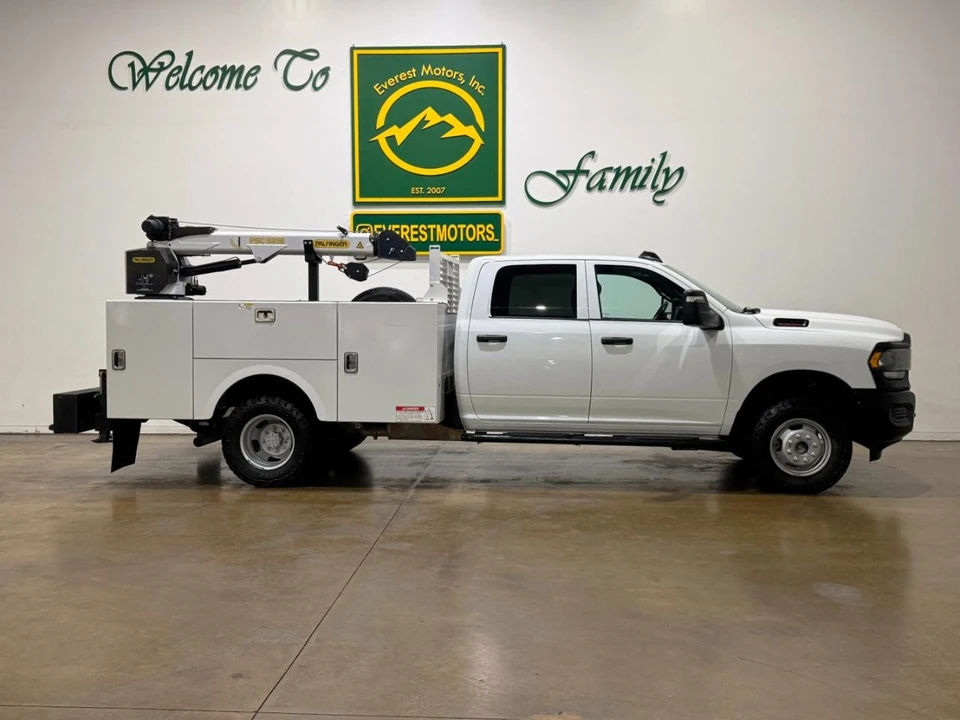 2024 Ram 3500 - Image 9 of 31