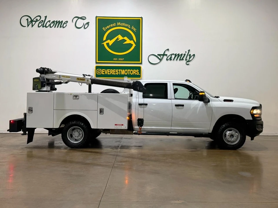 2024 Ram 3500 - Image 10 of 31