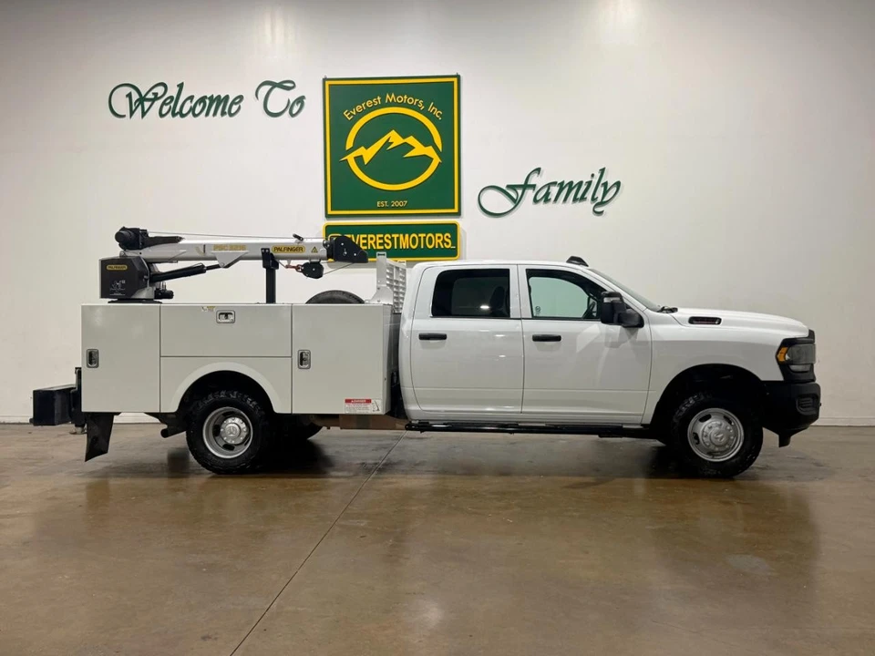 2024 Ram - Image 2 of 31