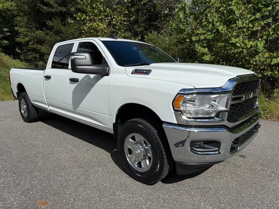 2024 Ram 3500 - Image 4 of 12