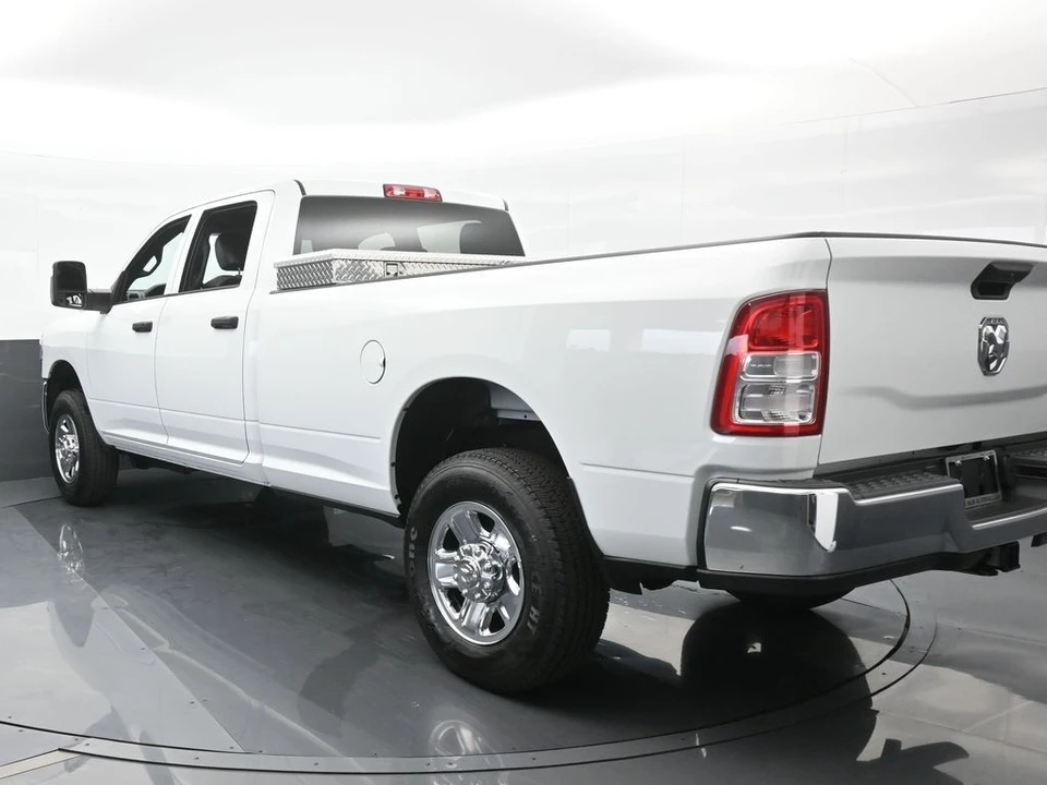 2024 Ram 3500 - Image 4 of 12