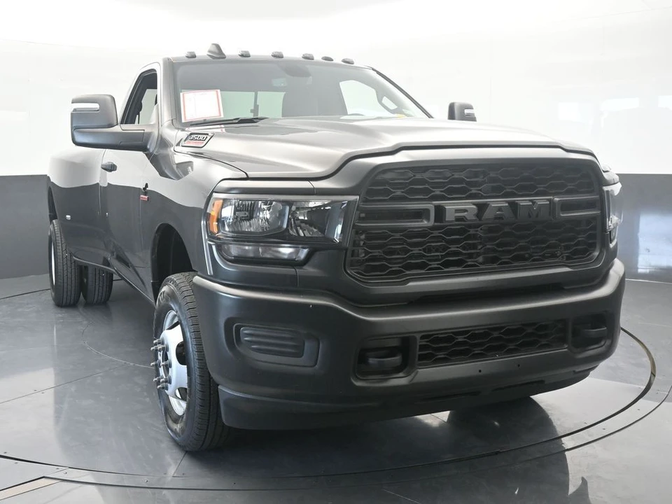 2024 Ram 3500 - Image 9 of 12
