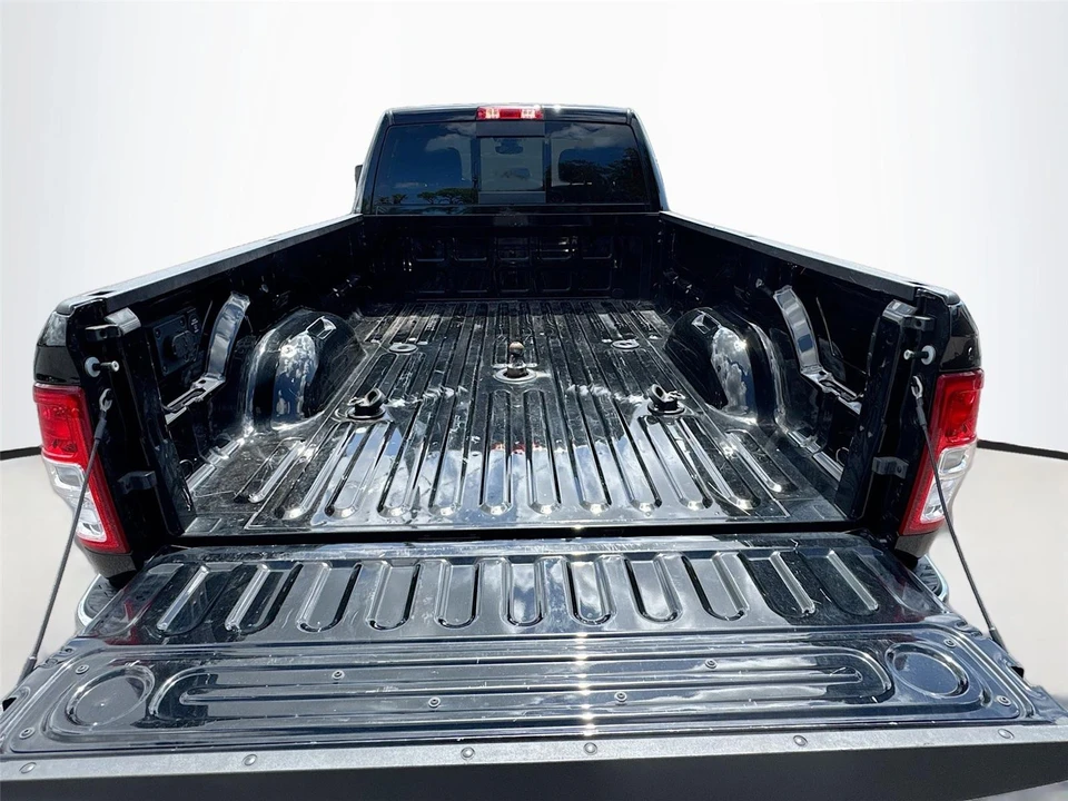 2024 Ram 3500 - Image 18 of 21