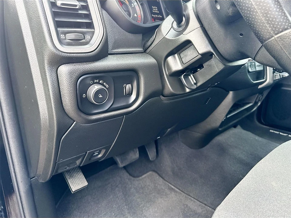 2024 Ram 3500 - Image 7 of 31