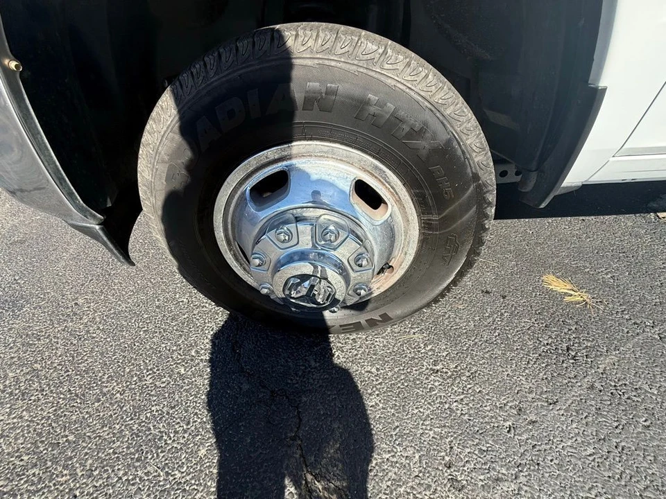 2024 Ram 3500 - Image 9 of 12