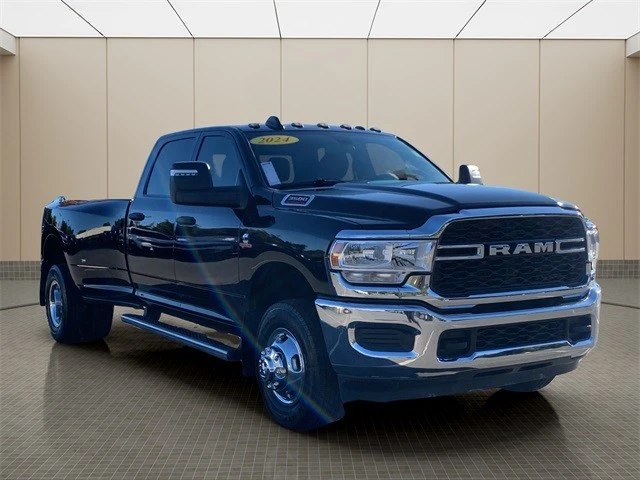 2024 Ram 3500 - Image 7 of 12
